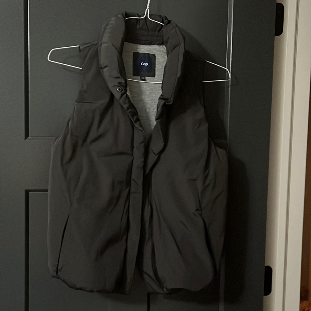 Gap puffer vest.